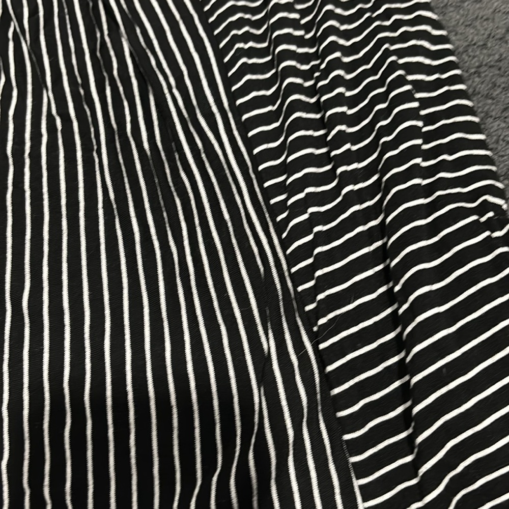 ⭐️2/$10 - blouse - Picture 2 of 4